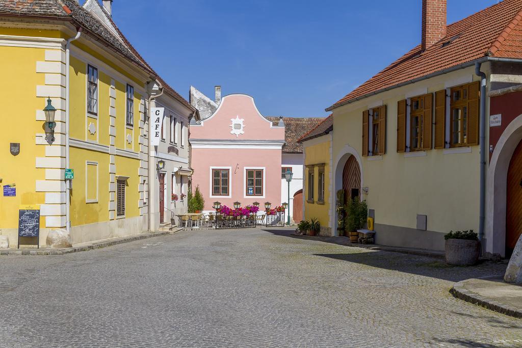 Unser Rosa Haus Fuer Sie Руст Номер фото